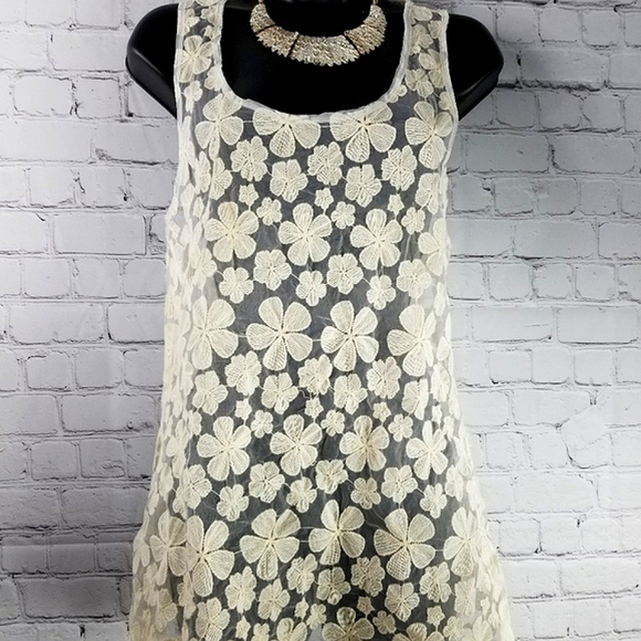Dylan Lace Tunic. Gorgeous! - Picture 3 of 11